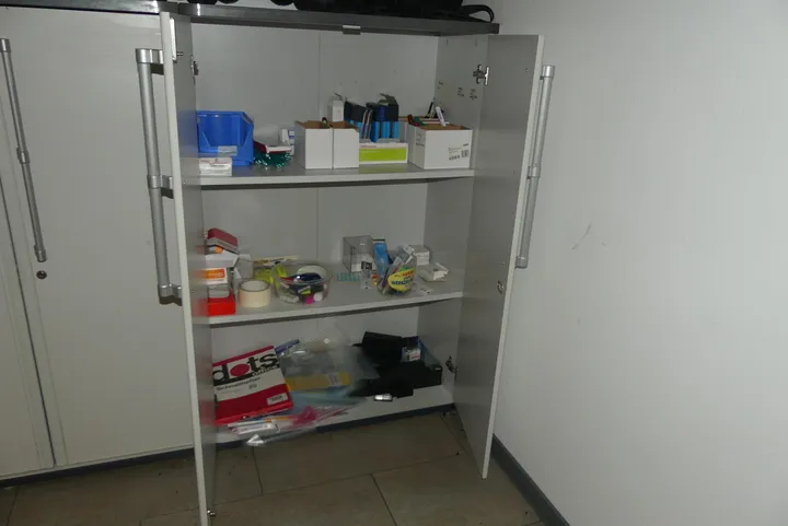 Konvolut Büroutensilien Umfang: Inhalt vom Schrank